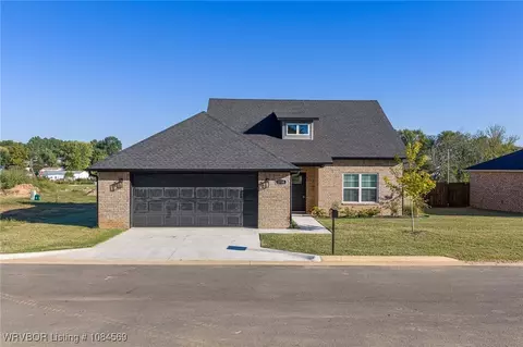 1114 Hunter Dr, Barling, AR 72923