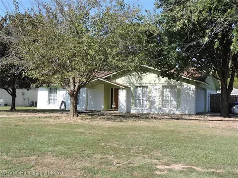 6325 Fresno St, Fort Smith, AR 72903