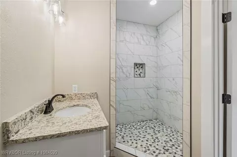 Bath - 3115 Spradling Ave, Fort Smith, AR 72904 photo 3 of 4