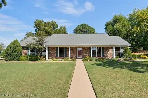 8501 Royal Ridge Dr, Fort Smith, AR 72903