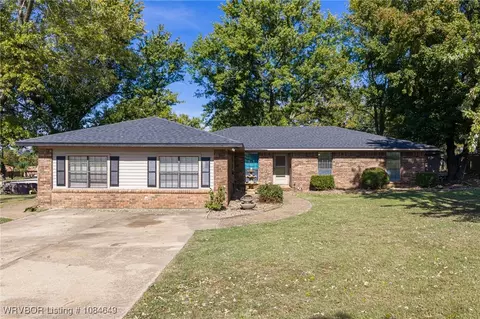 2915 N Mountain Grove Rd, Alma, AR 72921