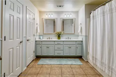 Bath - 5715 Enid St, Fort Smith, AR 72903 photo 2 of 4