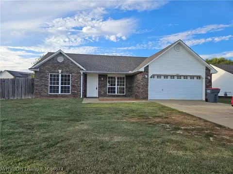 1865 Palomino Dr, Greenwood, AR 72936