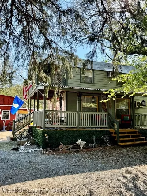 948 E Lone Oak Rd, Hartshorne, OK 74547