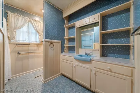 Bath - 2715 Dallas St, Fort Smith, AR 72901 photo 1 of 5