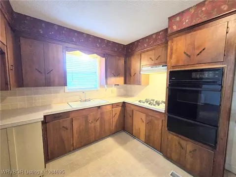 Kitchen - 6115 S 10th St, Fort Smith, AR 72908 photo 1 of 4