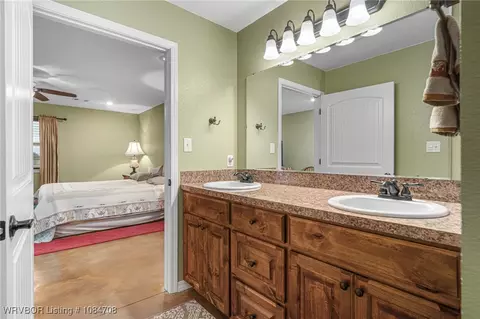 Bath - 22680 Smith Loop, Cameron, OK 74932 photo 4 of 6