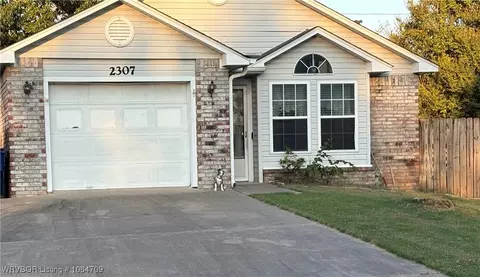 2307 Osage Cir, Fort Smith, AR 72901 photo 1