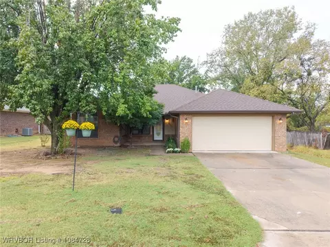2005 Broken Hill Dr, Van Buren, AR 72956