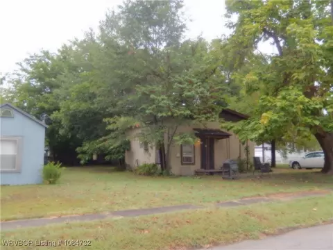 306 N 5th St, Paris, AR 72855