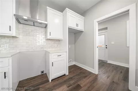 Entry Way - 919 Clifton Ct, Fort Smith, AR 72903 photo 3 of 7