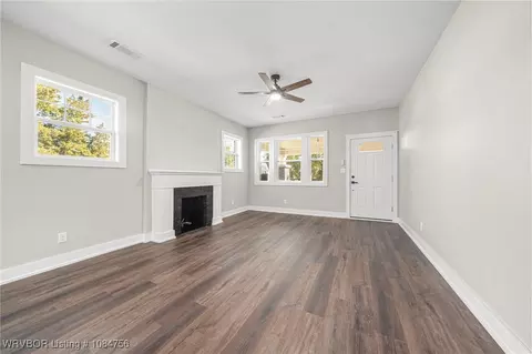 Living - 919 Clifton Ct, Fort Smith, AR 72903 photo 2 of 5