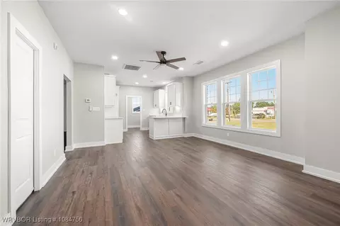 Living - 919 Clifton Ct, Fort Smith, AR 72903 photo 5 of 5