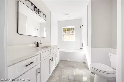 Bath - 919 Clifton Ct, Fort Smith, AR 72903 photo 1 of 3