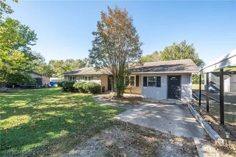 1503 Bugscuffle Rd, Lavaca, AR 72941