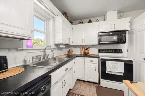 Kitchen - 1503 Bugscuffle Rd, Lavaca, AR 72941 photo 5 of 5