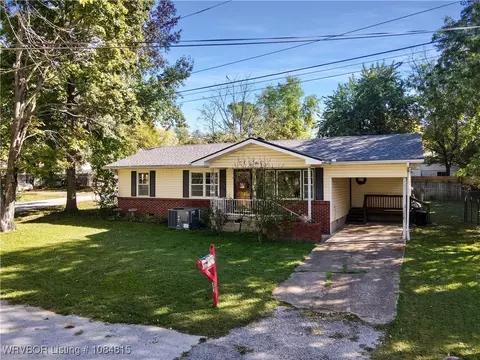 203 Gibson Ave, Berryville, AR 72616