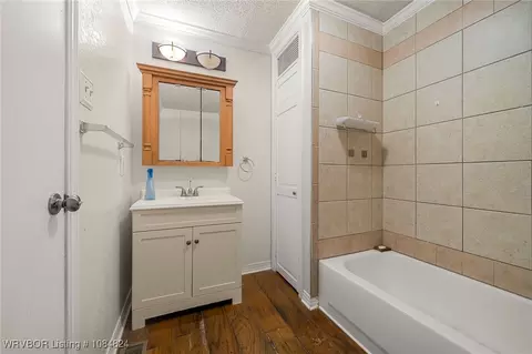 Bath - 2018 S U St, Fort Smith, AR 72901 photo 3 of 5