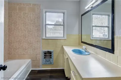 Bath - 4510 Irene St, Fort Smith, AR 72904 photo 1 of 2