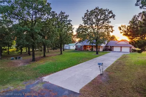 304 Oakdale Rd, Muldrow, OK 74948