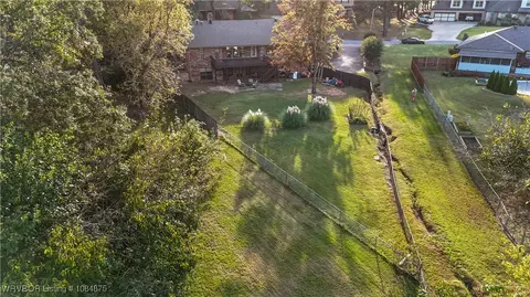 View/Area - 10717 Hunters Point Rd, Fort Smith, AR 72903 photo 2 of 4
