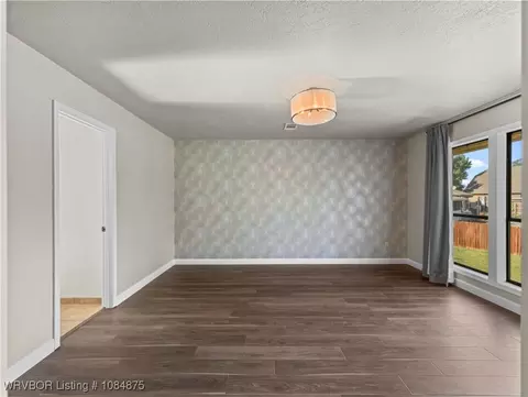 Living - 10717 Hunters Point Rd, Fort Smith, AR 72903 photo 3 of 6