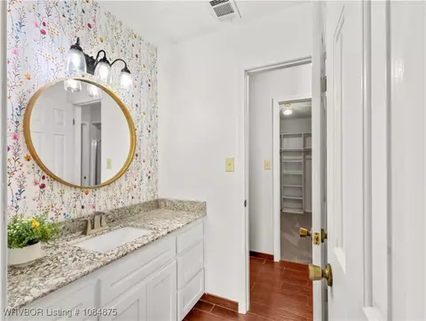 Bath - 10717 Hunters Point Rd, Fort Smith, AR 72903 photo 5 of 7
