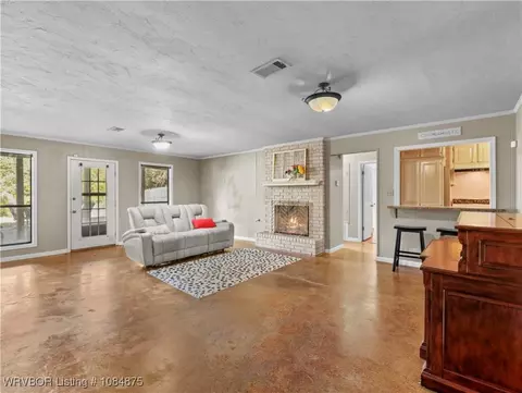 Living - 10717 Hunters Point Rd, Fort Smith, AR 72903 photo 6 of 6