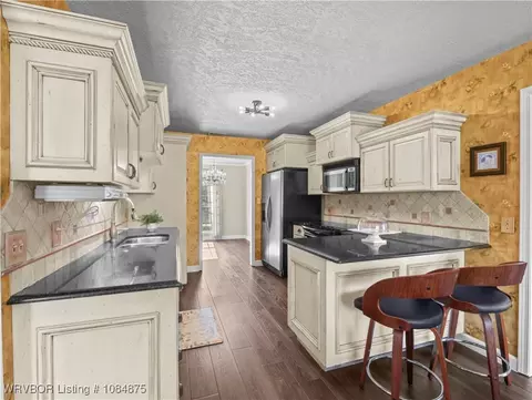 Kitchen - 10717 Hunters Point Rd, Fort Smith, AR 72903 photo 2 of 3