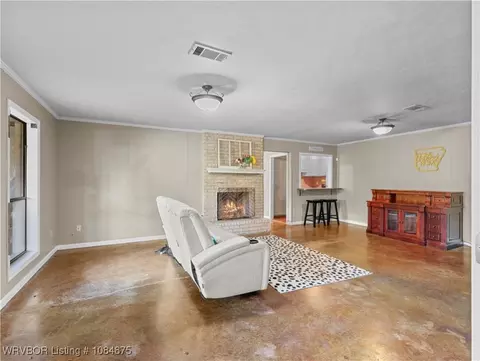 Living - 10717 Hunters Point Rd, Fort Smith, AR 72903 photo 5 of 6