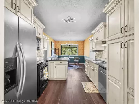Kitchen - 10717 Hunters Point Rd, Fort Smith, AR 72903 photo 1 of 3