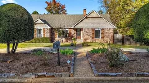 Exterior - 10717 Hunters Point Rd, Fort Smith, AR 72903 photo 2 of 19