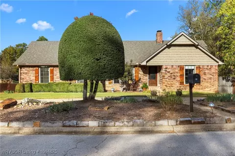 Exterior - 10717 Hunters Point Rd, Fort Smith, AR 72903 photo 5 of 19
