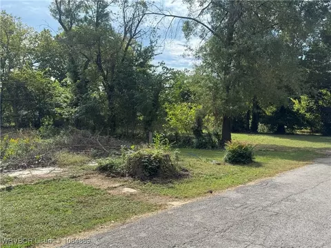 207 S Saddler St, Poteau, OK 74953