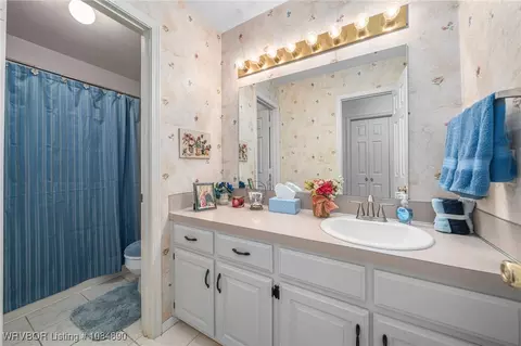 Bath - 8708 Skypark Dr, Fort Smith, AR 72903 photo 4 of 5