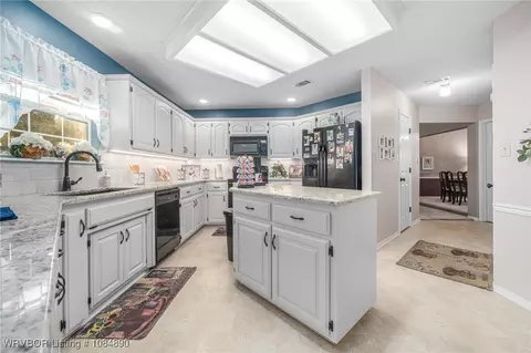 Kitchen - 8708 Skypark Dr, Fort Smith, AR 72903 photo 2 of 6