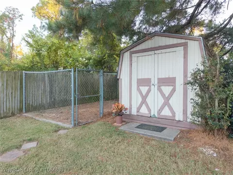 Exterior - 8708 Skypark Dr, Fort Smith, AR 72903 photo 7 of 8