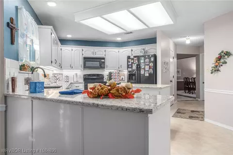 Kitchen - 8708 Skypark Dr, Fort Smith, AR 72903 photo 5 of 6