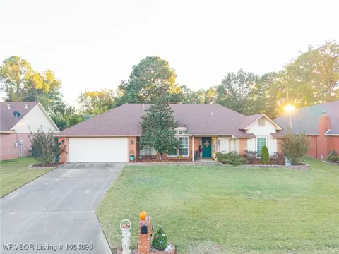 Exterior - 8708 Skypark Dr, Fort Smith, AR 72903 photo 3 of 8