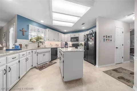 Kitchen - 8708 Skypark Dr, Fort Smith, AR 72903 photo 3 of 6