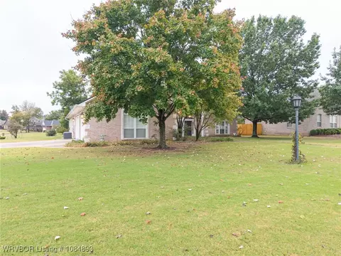 Exterior - 6520 Southfield Dr, Fort Smith, AR 72916 photo 3 of 11