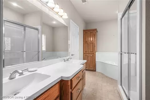 Bath - 6520 Southfield Dr, Fort Smith, AR 72916 photo 5 of 9