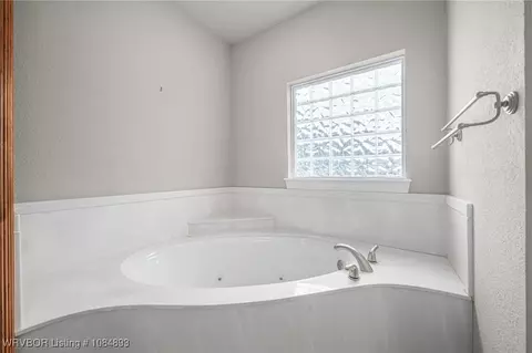 Bath - 6520 Southfield Dr, Fort Smith, AR 72916 photo 3 of 9