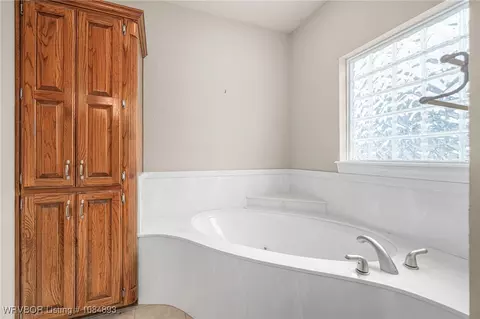 Bath - 6520 Southfield Dr, Fort Smith, AR 72916 photo 6 of 9