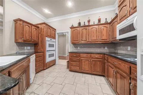 Kitchen - 6520 Southfield Dr, Fort Smith, AR 72916 photo 2 of 5