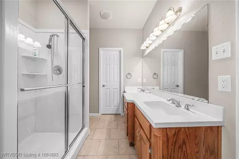 Bath - 6520 Southfield Dr, Fort Smith, AR 72916 photo 2 of 9