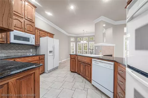 Kitchen - 6520 Southfield Dr, Fort Smith, AR 72916 photo 4 of 5