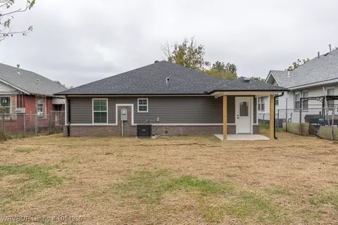 Exterior - 1005 N 16th St, Fort Smith, AR 72901 photo 8 of 9