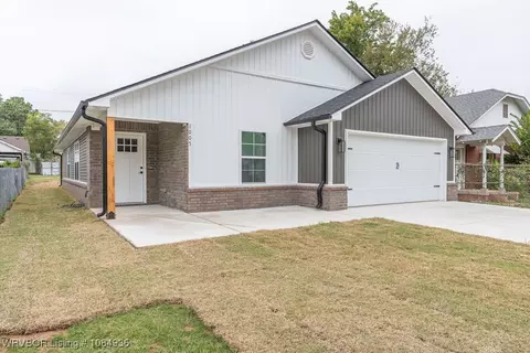 Exterior - 1005 N 16th St, Fort Smith, AR 72901 photo 2 of 9