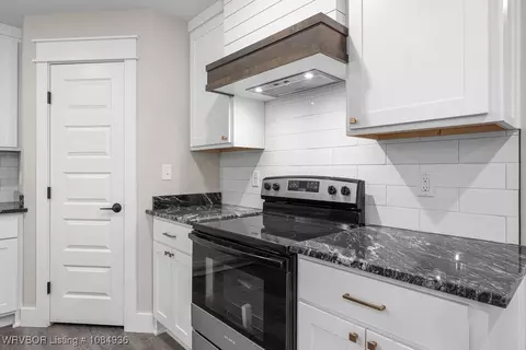 Kitchen - 1005 N 16th St, Fort Smith, AR 72901 photo 2 of 3